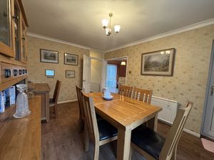 Dining room to Lounge- click for photo gallery